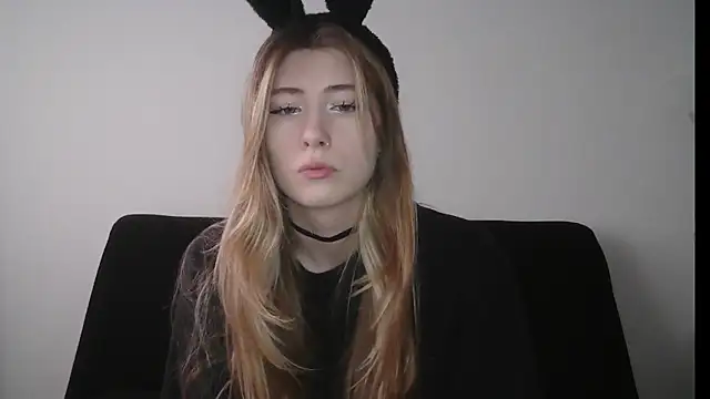 ErikaShyy online show from 10-15-25, 11:07