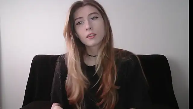 ErikaShyy online show from 10-24-25, 10:36