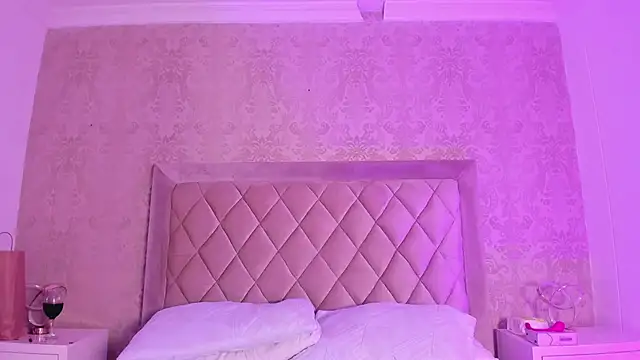 Snapshot of LiaFlowers chatting on 01-05-25, 12:20 LiaFlowers online show from 01-05-25, 12:20