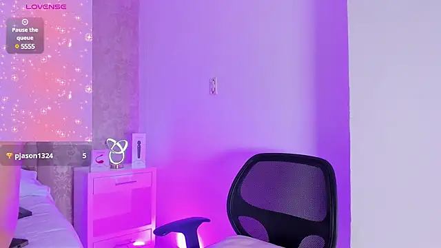 Snapshot of LiaFlowers chatting on 01-28-25, 01:29 LiaFlowers online show from 01-28-25, 01:29