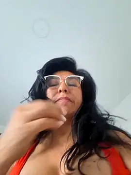 Snapshot of katysquirtdirty chatting on 09-09-25, 10:41 katysquirtdirty online show from 09-09-25, 10:41