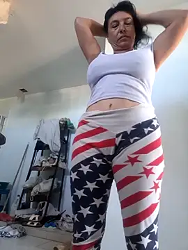 Snapshot of katysquirtdirty chatting on 06-21-26, 12:55 katysquirtdirty online show from 06-21-26, 12:55