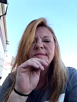 I am HER318 online show from 10-10-25, 06:20