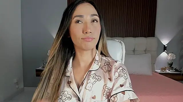 Snapshot of Emma23__ chatting on 06-24-26, 05:28 Emma23 online show from 06-24-26, 05:28