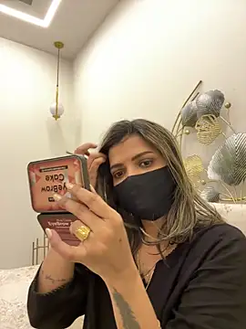 Snapshot of MaYaa__11 chatting on 02-13-26, 06:57 MaYaa 11 online show from 02-13-26, 06:57