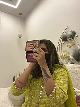 Snapshot of MaYaa__11 chatting on 01-18-26, 07:01 MaYaa 11 online show from 01-18-26, 07:01