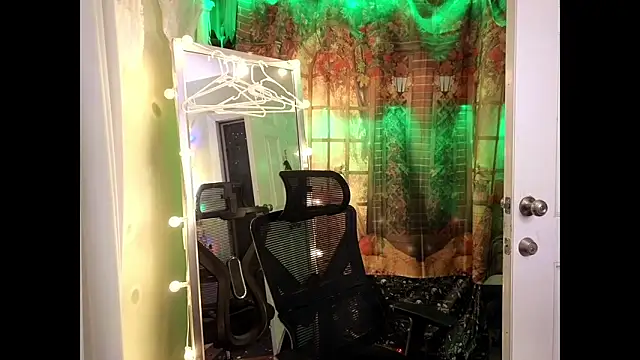 cunty tranny lydia online show from 10-28-25, 04:46