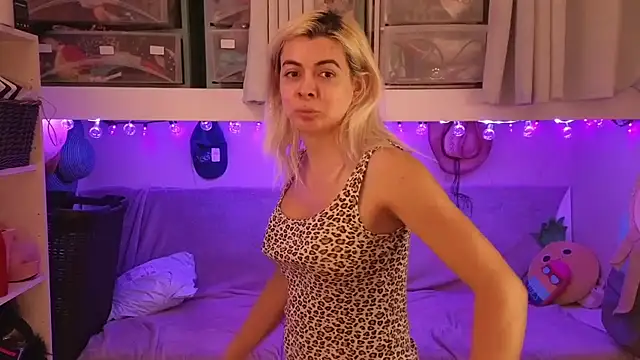 Snapshot of cunty_tranny_lydia chatting on 10-15-25, 05:28 cunty tranny lydia online show from 10-15-25, 05:28