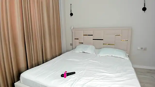 Lola Peach online show from 04-18-26, 02:36