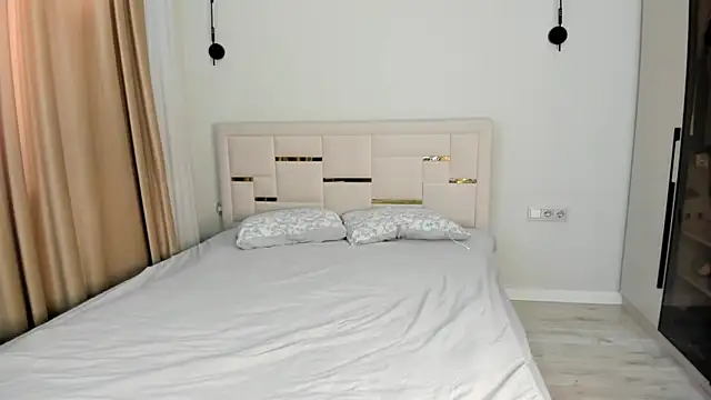 Lola Peach online show from 03-30-26, 05:09