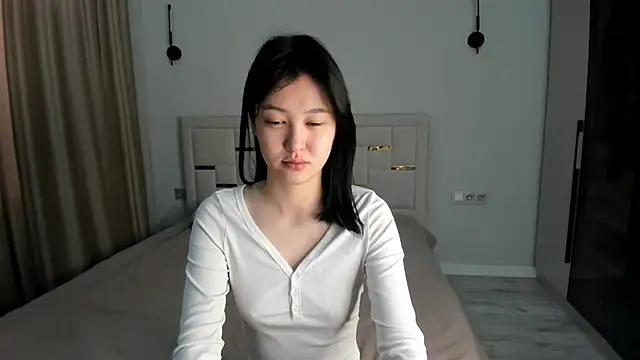 Lola Peach online show from 04-10-26, 04:30