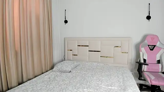 Snapshot of Lola_Peach chatting on 06-05-26, 03:22 Lola Peach online show from 06-05-26, 03:22