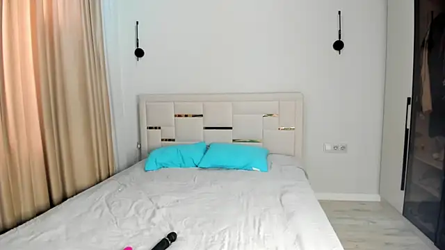 Lola Peach online show from 03-24-26, 05:29