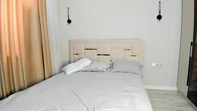 Lola Peach online show from 02-28-26, 06:02