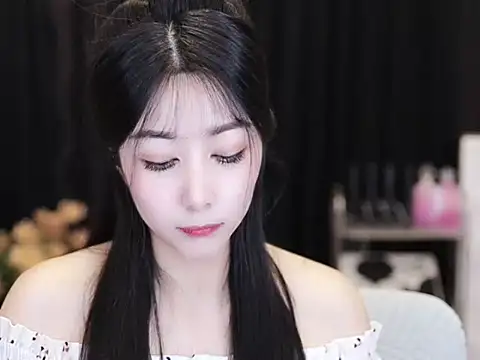 Nuyoah-77 online show from 09-20-25, 04:23