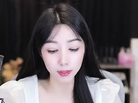 Nuyoah-77 online show from 09-17-25, 04:31