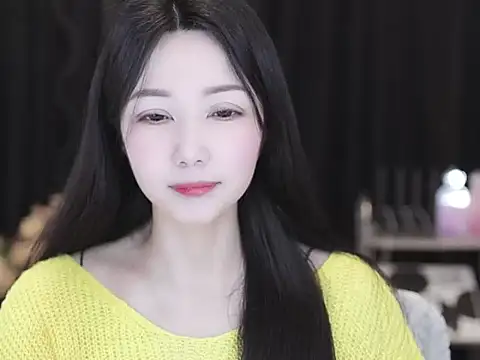 Nuyoah-77 online show from 03-26-26, 06:44