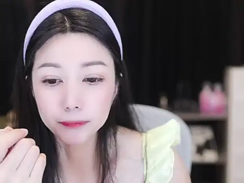 Nuyoah-77 online show from 10-07-25, 03:57