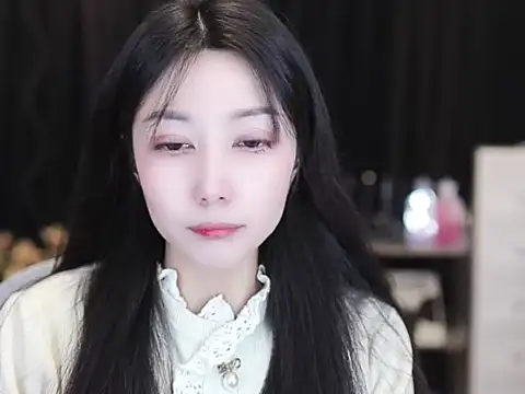 Nuyoah-77 online show from 12-19-25, 01:35