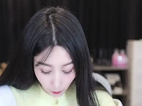 Nuyoah-77 online show from 11-20-25, 01:34