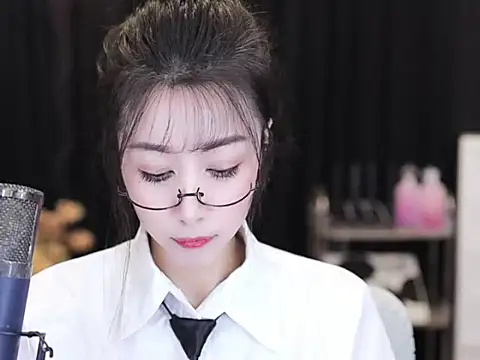 Nuyoah-77 online show from 09-23-25, 04:03