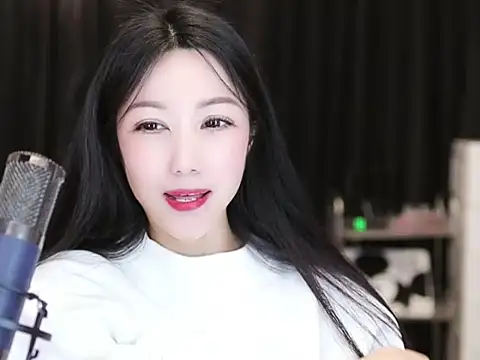 Nuyoah-77 online show from 03-18-25, 05:55