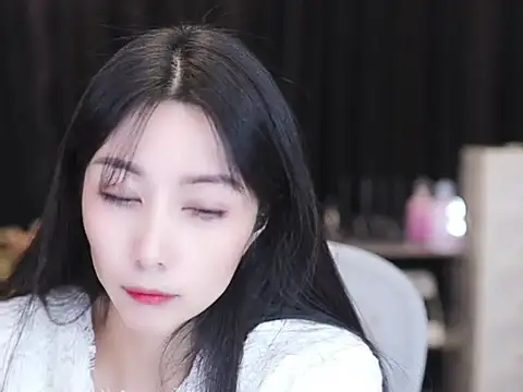 Nuyoah-77 online show from 11-27-25, 03:34