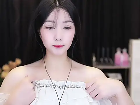 Nuyoah-77 online show from 10-06-25, 04:08