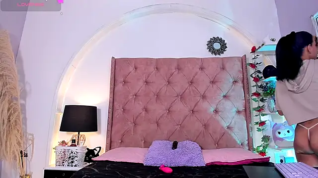 LadyAvalon online show from 11-30-25, 06:30