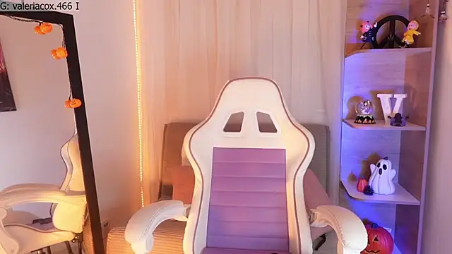 ValeriaCox online show from 10-27-25, 11:05