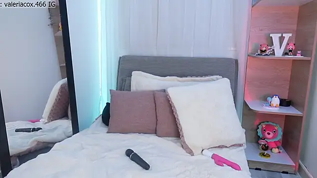 ValeriaCox online show from 11-05-25, 01:47