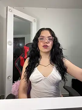 Snapshot of angela_cortes_ chatting on 03-06-25, 03:13 angela cortes online show from 03-06-25, 03:13