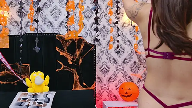 Snapshot of SaaraBrown chatting on 10-20-25, 12:17 SaaraBrown online show from 10-20-25, 12:17