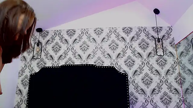 Snapshot of SaaraBrown chatting on 03-15-25, 12:34 SaaraBrown online show from 03-15-25, 12:34