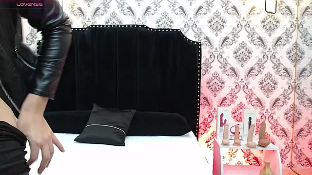 Snapshot of SaaraBrown chatting on 03-01-25, 12:23 SaaraBrown online show from 03-01-25, 12:23