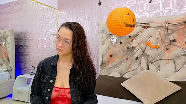 Snapshot of SaaraBrown chatting on 10-23-25, 12:15 SaaraBrown online show from 10-23-25, 12:15