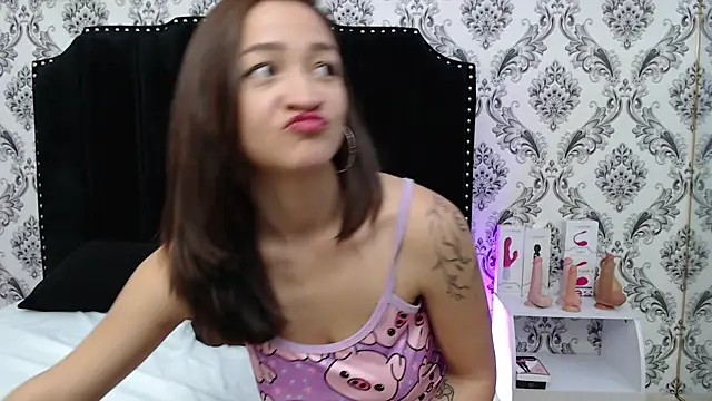 Snapshot of SaaraBrown chatting on 03-15-25, 04:10 SaaraBrown online show from 03-15-25, 04:10