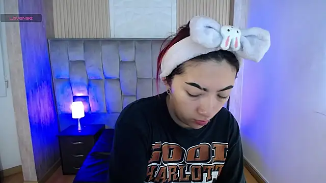 Mia Rinn online show from 10-11-25, 01:45