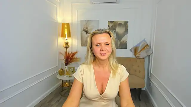 AgathaKlouin online show from 04-19-26, 06:10