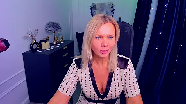 AgathaKlouin online show from 12-21-25, 07:15