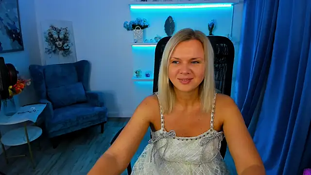 AgathaKlouin online show from 11-11-25, 07:08