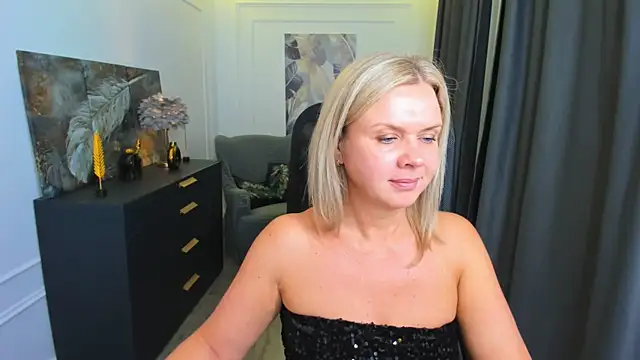 AgathaKlouin online show from 05-05-26, 07:06