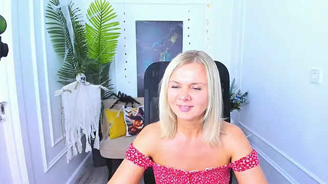 AgathaKlouin online show from 10-19-25, 07:16