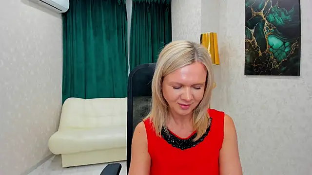 AgathaKlouin online show from 02-19-25, 01:40