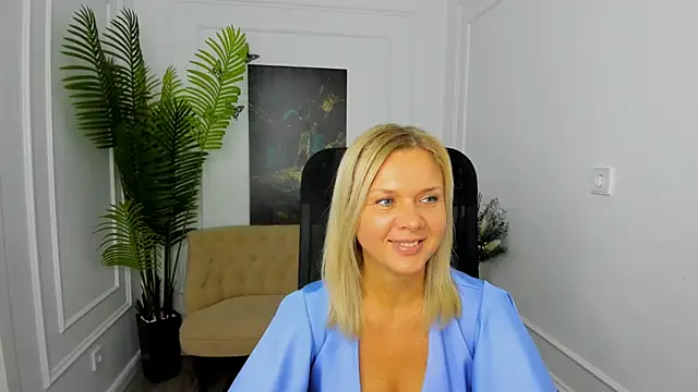 AgathaKlouin online show from 11-30-25, 07:47