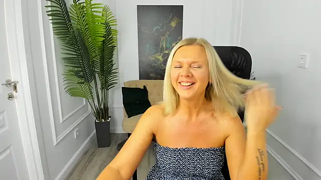 AgathaKlouin online show from 10-07-25, 07:15