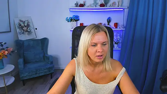 AgathaKlouin online show from 11-01-25, 07:19