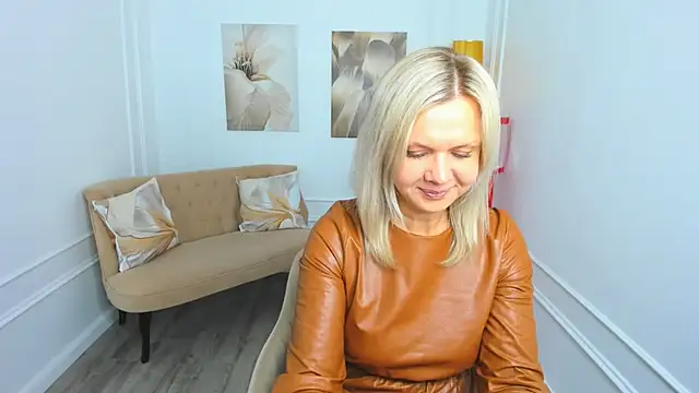 AgathaKlouin online show from 03-12-26, 07:18