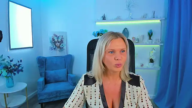 AgathaKlouin online show from 10-11-25, 07:15