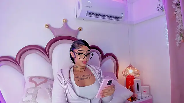 Mia Jansen online show from 05-12-26, 01:50